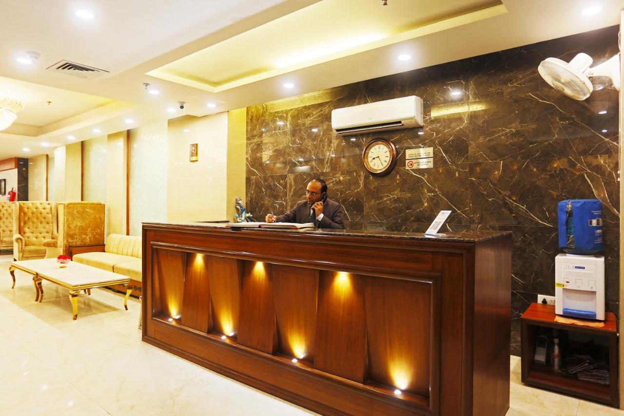 Capital O Green Palms Near Jhilmil Metro Station Hotel New Delhi Buitenkant foto